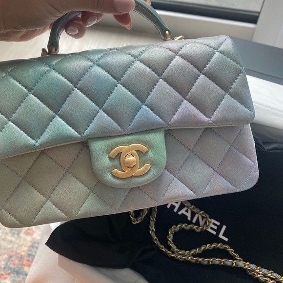 SPECIAL EDITION CHANEL 21K iridescent AGN/BLEU flapbag w handle CC logo Crossbod - Picture 3 of 4